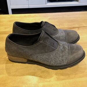Women’s Sorel Major felt and leather no lace oxfords Women's size 8